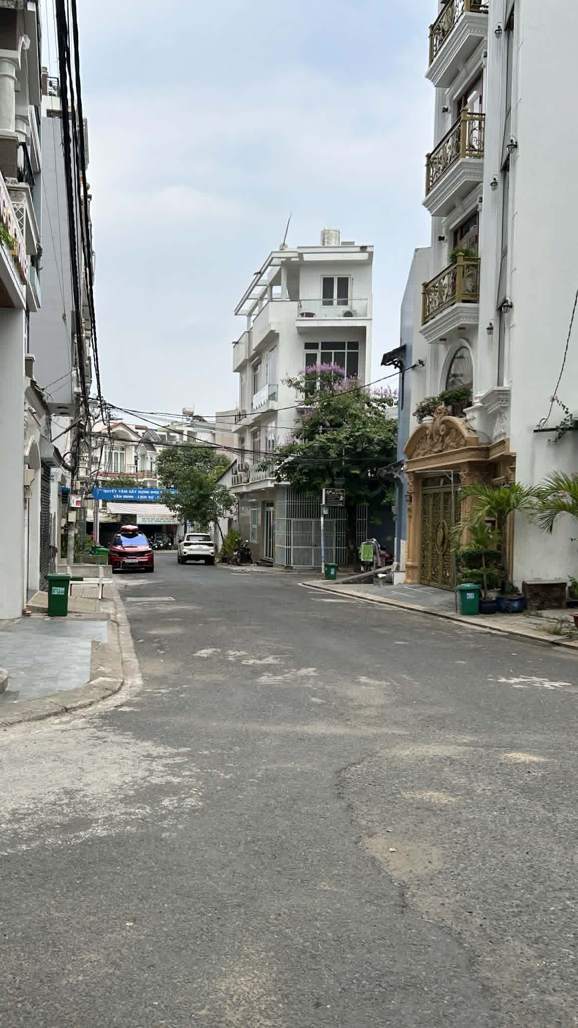 NHÀ ĐẸP– HẺM XE HƠI – GẦN LÊ VĂN VIỆT